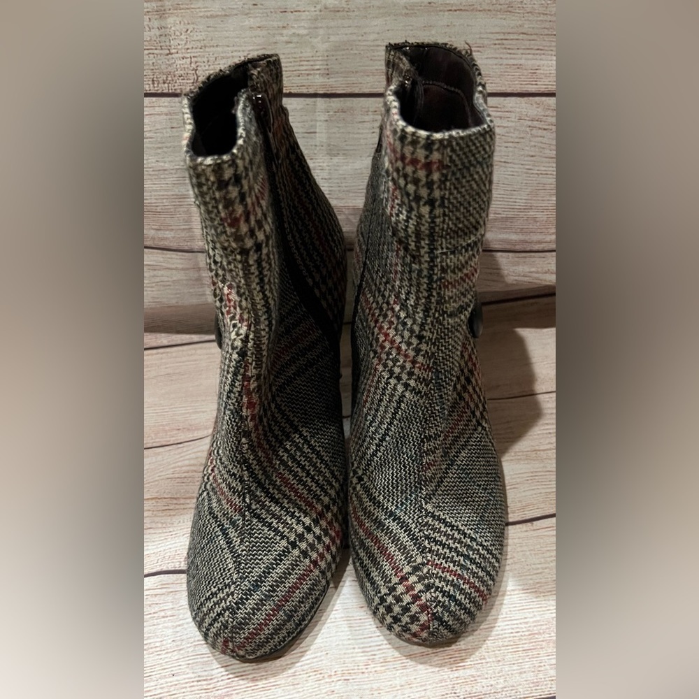 Diba Women's Multi-Color Plaid Ankle Booties Size 6. - Picture 9 of 9